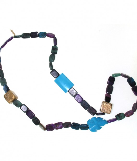 Collana in agata con cubi in legno ed howlite